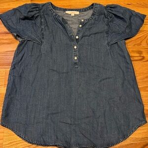 Women’s size medium shirt sleeved top